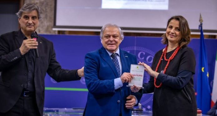 Cosenza, presentato il libro del medico Sergio Filippo Tocchi di colore sulla tela della vita