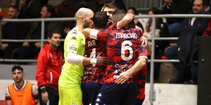 La gioia dei lupi del futsal (foto Michele De Marco)