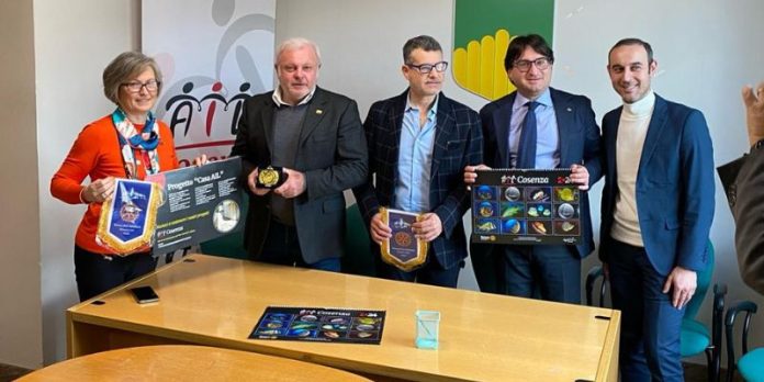 Presentato a Palazzo dei Bruzi il calendario 2024 dell'AIL