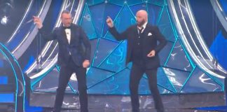 John Travolta torna al Festival di Sanremo 2024 tra applausi e balli nostalgici John Travolta torna al Festival di Sanremo 2024 tra applausi e balli nostalgici