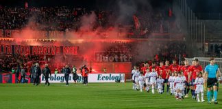 Delusione Cosenza per i 110 del club, quel che doveva essere e non è stato L'ingresso in campo di Cosenza e Sampdoria (foto Francesco Farina)