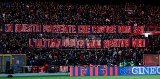 I CCCP nella coreografia degli ultrà del Cosenza della Curva Nord Lo striscione comparso in Curva Nord con la frase dei CCCP (foto Francesco Farina)
