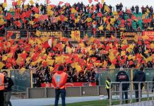 Scontri Cosenza-Catanzaro, emessi 11 DASPO a tifosi giallorossi I tifosi del Catanzaro al Marulla (foto Francesco Farina)