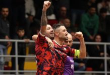 Futsal, la Pirossigeno Cosenza batte 8-4 Pomezia e “vede” la salvezza La gioia dei lupi (foto Michele De Marco)