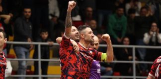 Futsal, la Pirossigeno Cosenza batte 8-4 Pomezia e “vede” la salvezza La gioia dei lupi (foto Michele De Marco)