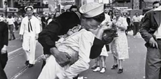 Addio a Carlo Muscarello, il marinaio siciliano del celebre bacio a Times Square "VJ Day in Times Square" di Alfred Eisenstaed
