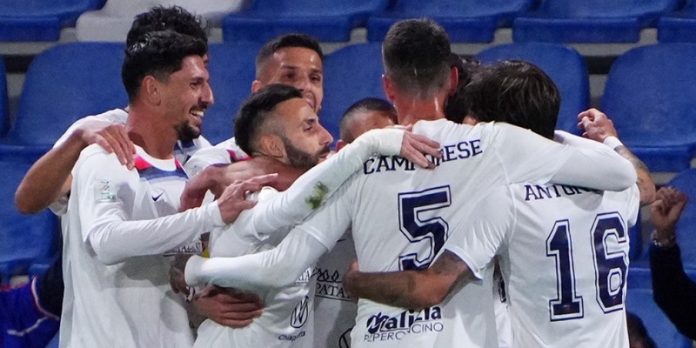 I lupi dominano al Mapei Stadium (foto pagina Facebook Cosenza Calcio)