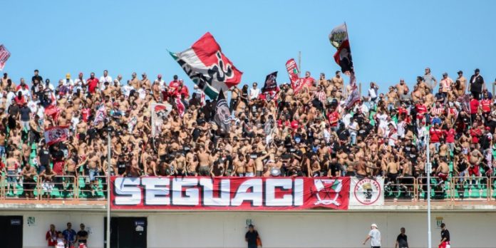 I tifosi del Bari al Marulla nella scorsa stagione (foto Francesco Farina) I tifosi del Bari al Marulla nella scorsa stagione (foto Francesco Farina)