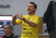 La Pirossigeno Cosenza festeggia la salvezza, Tuoto: “Felicissimi” Il tecnico della Pirossigeno Cosenza, Leo Tuoto (foto Michele De Marco)