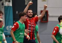 Playoff U19, la Pirossigeno Cosenza batte 5-3 la Gallinese e passa il turno La gioia di Antonio Marano della Pirossigeno Cosenza U19 dopo il gol (foto Michele De Marco)