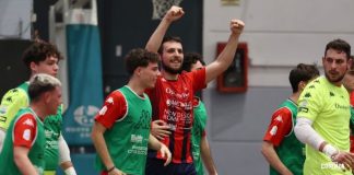 Playoff U19, la Pirossigeno Cosenza batte 5-3 la Gallinese e passa il turno La gioia di Antonio Marano della Pirossigeno Cosenza U19 dopo il gol (foto Michele De Marco)