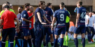 Help, Cosenza in caduta libera. Si salvi chi può Le indicazioni di mister Viali durante Cosenza-Brescia (foto Francesco Farina)