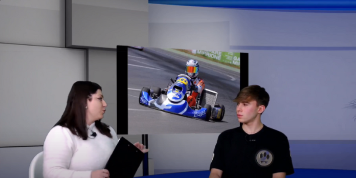 Il giovane pilota cosentino, Ermanno Quintieri, durante la puntata di "Random"