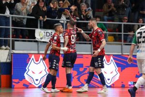 Titon esulta dopo un gol (foto Michele De Marco)