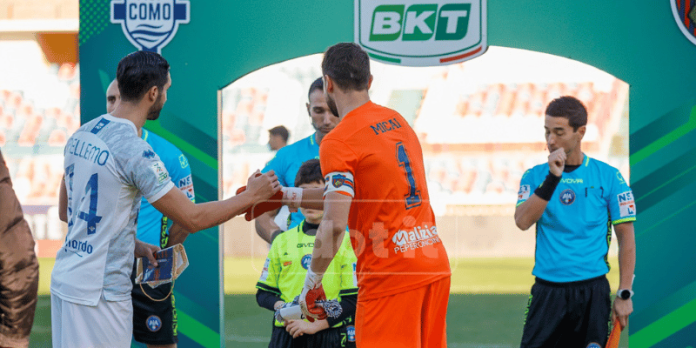 Micai e Bellemo durante la gara di andata fra Cosenza e Como (foto Farina)