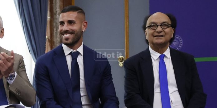 Guarascio con Gennaro Tutino (foto Francesco Farina)