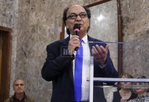 Guarascio: “Il Cosenza si farà trovare pronto per l’esordio in casa” Il Presidente Eugenio Guarascio a Palazzo dei Bruzi (foto Francesco Farina)