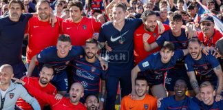 Lo stato maggiore del Cosenza in Sila, tra pranzi, ritiro e riconferme Squadra e membri dello staff del Cosenza (foto Francesco Farina)