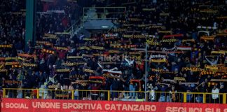 Febbre playoff a Catanzaro, questa sera “Ceravolo” sold out Tifosi del Catanzaro nel derby d'andata (foto Francesco Farina)