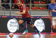 Futsal: Carlitos ai saluti, lo spagnolo lascia la Pirossigeno Cosenza Carlitos in azione al PalaCosentia (foto Michele De Marco)