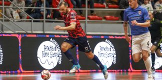 Futsal: Carlitos ai saluti, lo spagnolo lascia la Pirossigeno Cosenza Carlitos in azione al PalaCosentia (foto Michele De Marco)