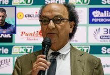 Tutino è del Cosenza. Ben fatto presidente Guarascio, ben fatto! Eugenio Guarascio in conferenza stampa (foto Francesco Farina)