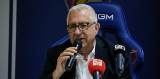 Ursino: “Sarà un campionato equilibrato. Obiettivo? Prima la salvezza, poi i playoff” Ursino durante la presentazione (foto Francesco Farina)