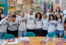 Il Cosenza femminile: “Pronte a ripartire con onore…da sole” Cosenza femminile ricevuto dall'amministrazione comunale (Foto: Francesco Farina)