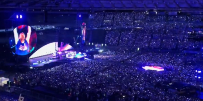 Il ritorno dei Coldplay a Roma dopo 21 anni nel segno della pace