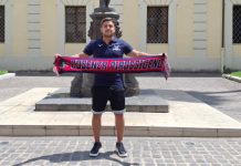 Futsal, la Pirossigeno Cosenza piazza un altro colpo: ecco Jefferson Jefferson posa con la sciarpa rossoblù