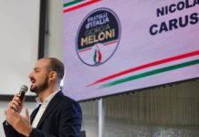 Scritta “Meloni evapora” proiettata a Invasioni. Caruso: “Sindaco Cosenza prenda le distanze”