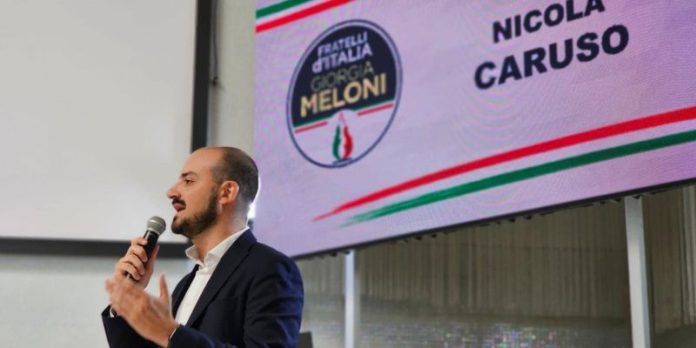 Scritta Meloni evapora proiettata a Invasioni. Caruso Sindaco Cosenza prenda le distanze