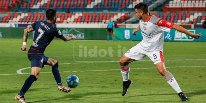 Un momento di Cosenza-Cremonese dello scorso anno (foto Francesco Farina)