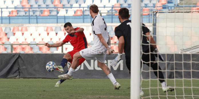 Mazzocchi va a segno in Cosenza-Foggia (foto Farina)