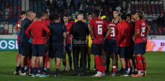 Mazzata sul Cosenza, sono 4 i punti di penalizzazione! Il Cosenza ieri a fine partita (foto Francesco Farina)