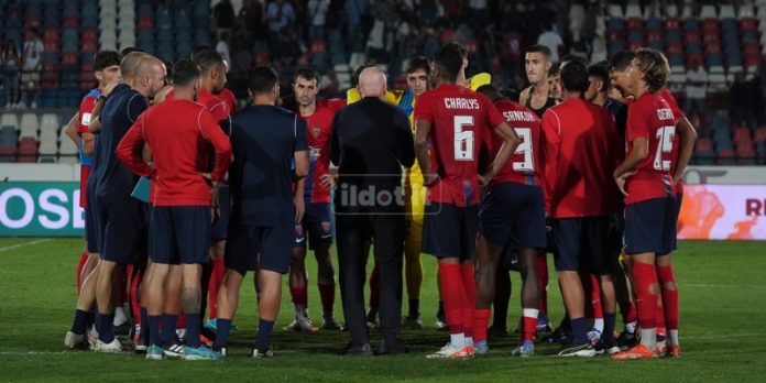Il Cosenza ieri a fine partita (foto Francesco Farina)