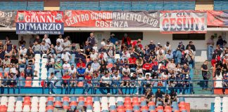 Cosenza, bloccata la vendita dei biglietti per gara contro la Cremonese Pubblico in Tribuna B per Cosenza-Palermo dello scorso anno (foto Francesco Farina)