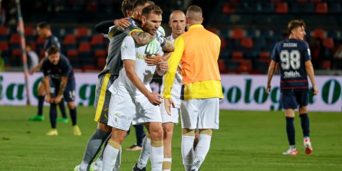 Strizzolo a segno in Cosenza-Modena 23-24 (foto Francesco Farina) Strizzolo a segno in Cosenza-Modena 23-24 (foto Francesco Farina)