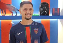 D’Orazio: “E’ un onore indossare questa maglia” Tommaso D'Orazio posa con la nuova maglia