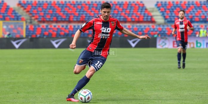 Daniele Sciaudone ai tempi in cui vestiva la maglia del Cosenza (foto Michele De Marco)