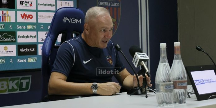 Alvini in conferenza stampa (foto Francesco Farina)