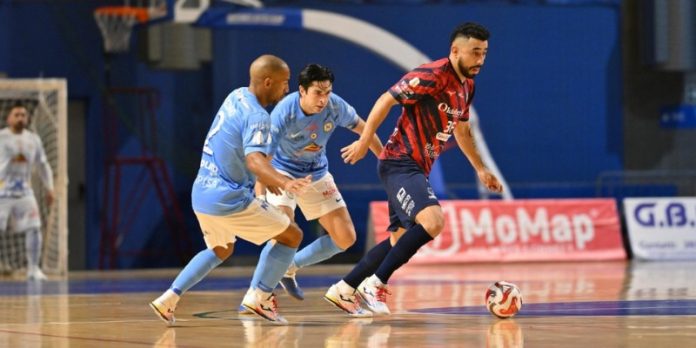 Cabeça durante Napoli-Pirossigeno Cosenza