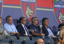 La Corte d’Appello Federale si è espressa in merito al ricorso del Cosenza Il presidente Guarascio in tribuna autorità, sulla dx anche il dg Ursino (foto Michele De Marco)