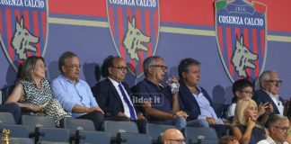 La Corte d’Appello Federale si è espressa in merito al ricorso del Cosenza Il presidente Guarascio in tribuna autorità, sulla dx anche il dg Ursino (foto Michele De Marco)