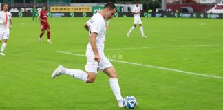 Cittadella-Cosenza 0-0, il tabellino del match Fumagalli mette al centro un pallone durante Cittadella-Cosenza (foto Francesco Grazioli)
