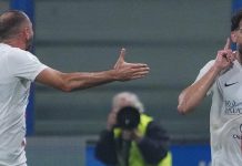 Reggiana-Cosenza 0-1, tre punti di platino per i lupi Ricciardi e Martino esultano (foto da pagina Facebook Cosenza Calcio)
