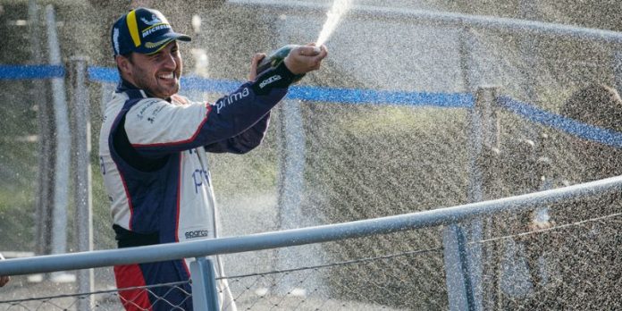 Simone Iaquinta vince in gara 1 a Monza nell'ultimo round della Carrera Cup Italia