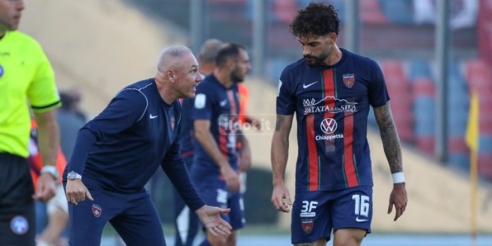 Alvini e Ricciardi durante Cosenza-Salernitana (foto Michele De Marco)