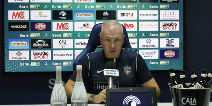 Alvini in conferenza stampa (foto Francesco Farina)