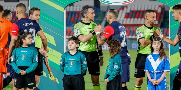 Aureliano, arbitro di Cosenza-Salernitana (foto Francesco Farina)